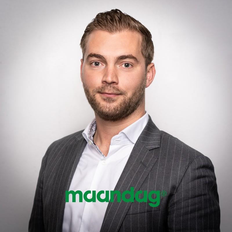 Robert Entjes with logo